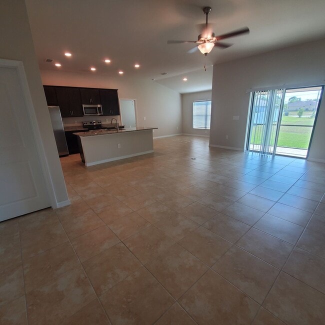 4409 NE 15th Pl in Cape Coral, FL - Building Photo - Building Photo