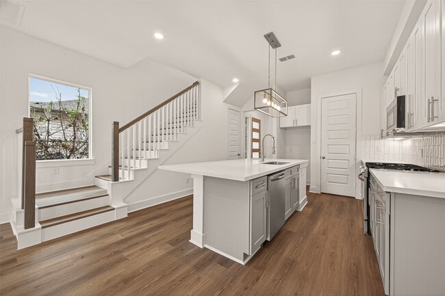 property at 1502 Hussion St