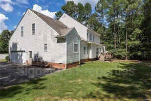 5100 Beachmere Ct in Chester, VA - Building Photo