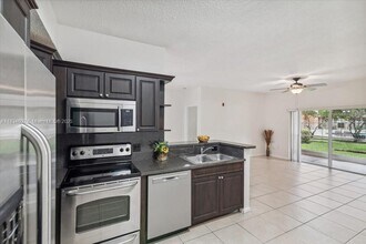 6952 SW 39th St, Unit C105 in Davie, FL - Building Photo - Building Photo