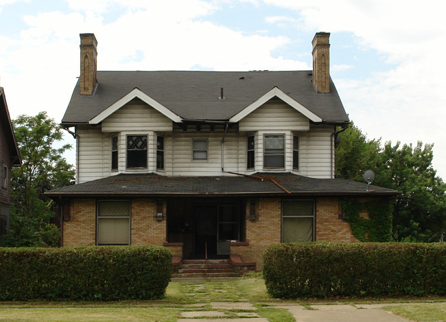 843 5th Ave in Youngstown, OH - Building Photo - Building Photo