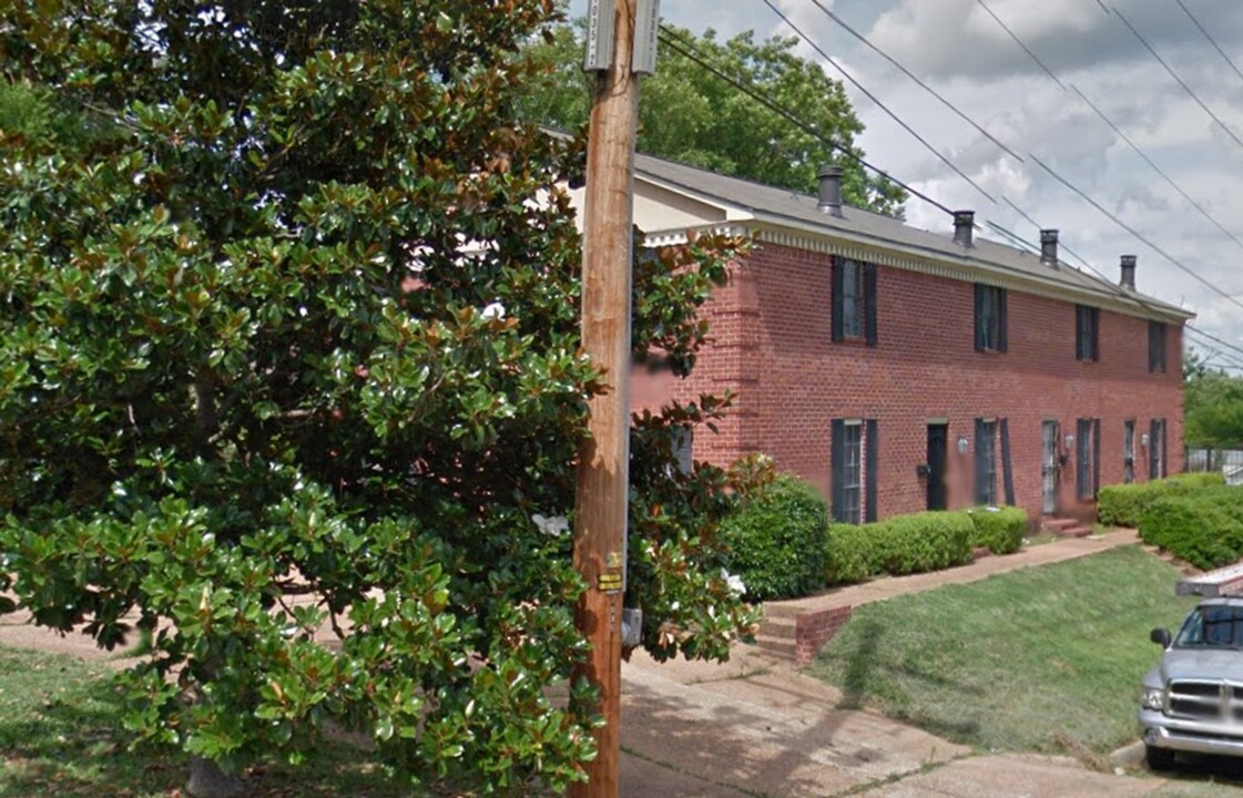 900 Whitworth St in Jackson, MS - Building Photo