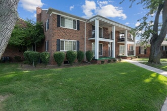 25307 Shiawassee Cir in Southfield, MI - Building Photo - Building Photo