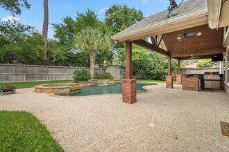 1927 Enchanted Park Dr in Spring, TX - Building Photo - Building Photo
