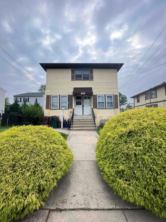 235 Lafayette Ave Photo