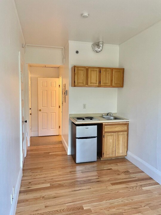1061 Beacon St in Brookline, MA - Building Photo
