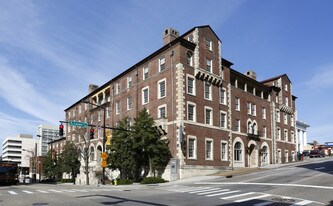 Crown Court Condos in Knoxville, TN - Building Photo