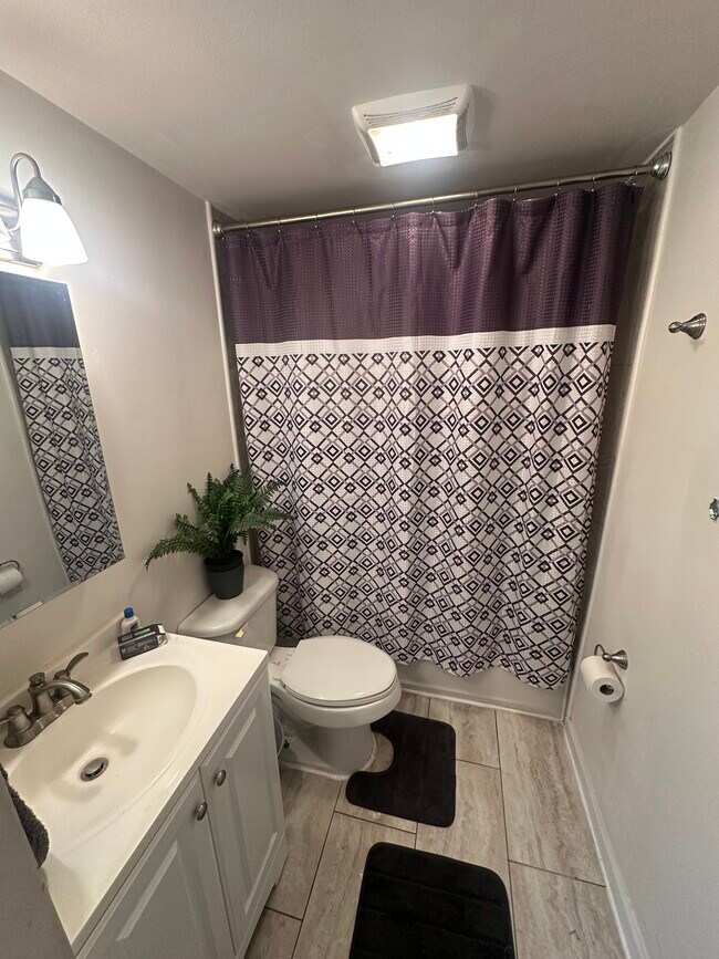 1207 Green St, Unit 2 in Philadelphia, PA - Foto de edificio - Building Photo