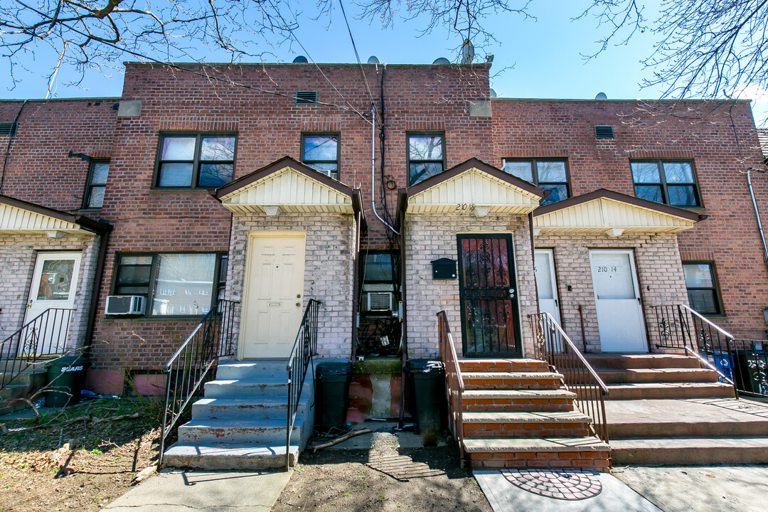 21018 Hillside Ave in Queens Village, NY - Building Photo