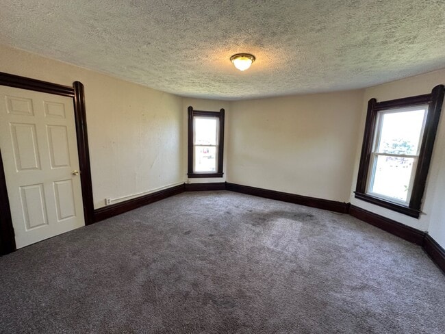 167 Charles Ave SE in Warren, OH - Building Photo - Building Photo