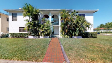 3700 Ponce de Leon in Coral Gables, FL - Foto de edificio - Primary Photo