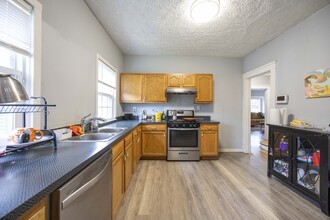 1504 E 107th St in Cleveland, OH - Building Photo - Building Photo
