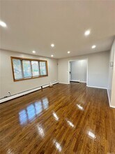 27 Flower St in Hempstead, NY - Building Photo - Building Photo
