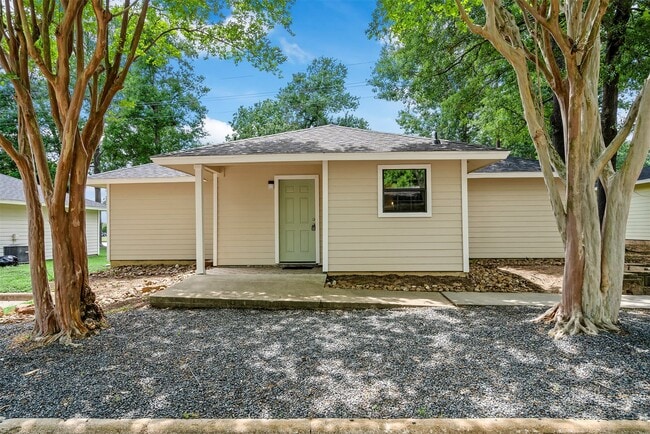 property at 3411 Balboa Cir