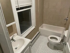 8 Bagley St in Pawtucket, RI - Foto de edificio - Building Photo