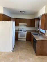 10300 W Beacon Hill Dr in Franklin, WI - Building Photo - Building Photo