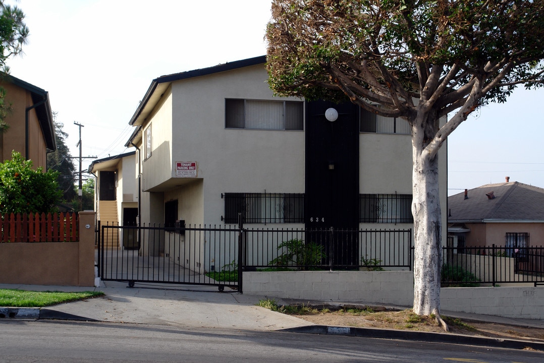 634 E Hyde Park Blvd in Inglewood, CA - Building Photo