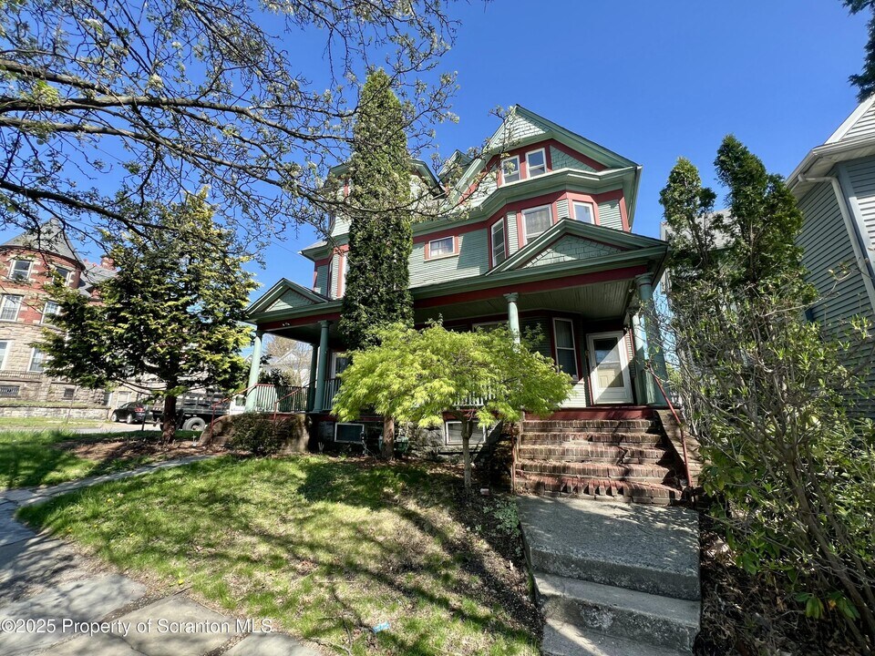 548 Harrison Ave in Scranton, PA - Building Photo