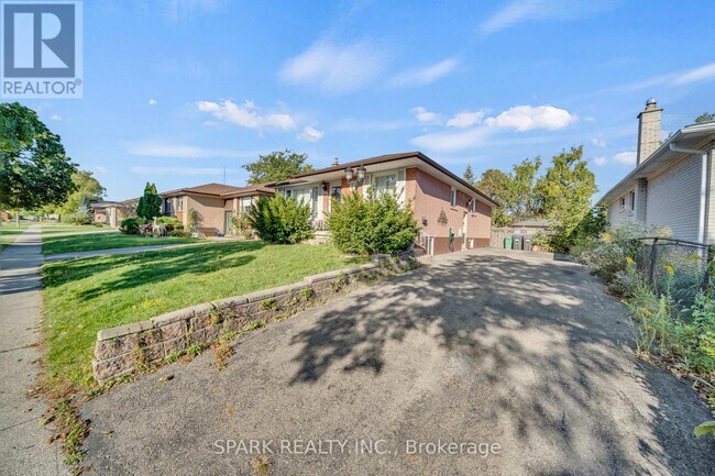 16 Horwood Dr in Brampton, ON - Building Photo - Building Photo