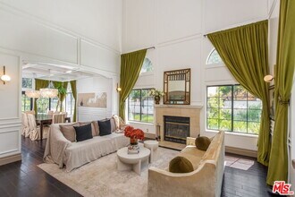23427 W Copacabana St in Malibu, CA - Foto de edificio - Building Photo