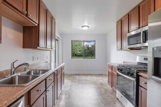 697 Oakmont Ln in Wheeling, IL - Building Photo - Building Photo