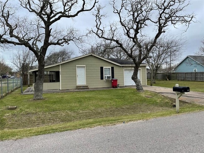 property at 609 N Avenue D