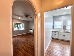 1151 E 15th St in Long Beach, CA - Foto de edificio - Building Photo