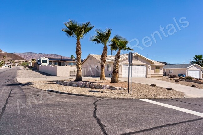 400 Moonshine Dr in Lake Havasu City, AZ - Building Photo - Building Photo
