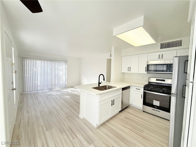 5222 Mandalay Springs Dr, Unit 202 in Las Vegas, NV - Building Photo