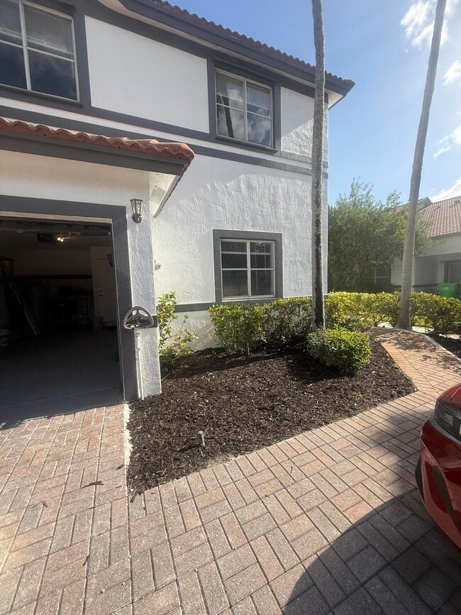 9831 NW 24th St in Sunrise, FL - Building Photo - Building Photo