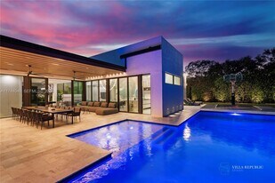 1941 NE 196th Terrace in Miami, FL - Building Photo