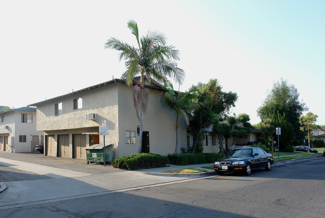 335 W Tularosa Ave in Orange, CA - Building Photo - Building Photo