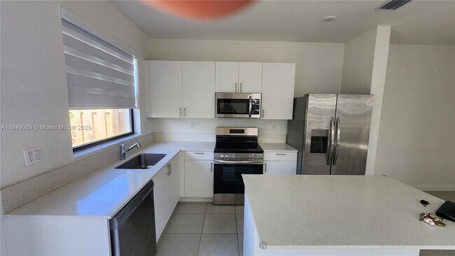 12897 SW 234th St in Homestead, FL - Building Photo - Building Photo
