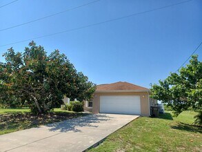 3808 NW 38th St in Cape Coral, FL - Building Photo - Building Photo