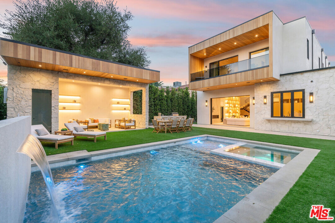 14838 Addison St in Los Angeles, CA - Foto de edificio