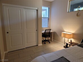 10688 Silver Pond Ave in Las Vegas, NV - Building Photo - Building Photo