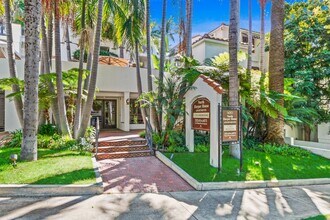 North Harper House in West Hollywood, CA - Foto de edificio - Building Photo