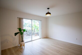 1200 Crestwood Ct S in Royal Palm Beach, FL - Building Photo - Building Photo