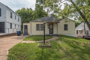 320 Millman Dr in Ferguson, MO - Building Photo