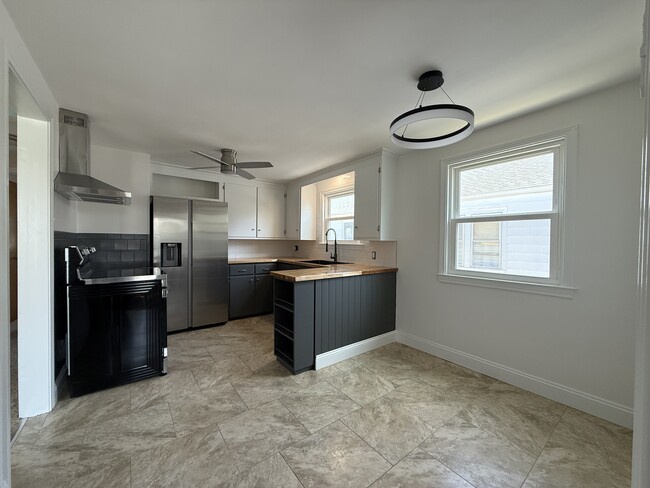 312 Nassau Ave, Unit 2 - Upper