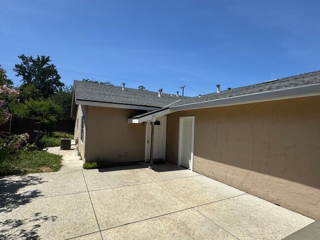 7517 St Philomena Way in Citrus Heights, CA - Building Photo - Building Photo