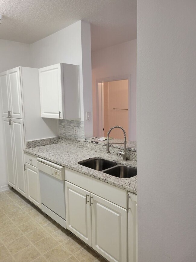5548 Metrowest Blvd-Unit -6-109 in Orlando, FL - Building Photo - Building Photo