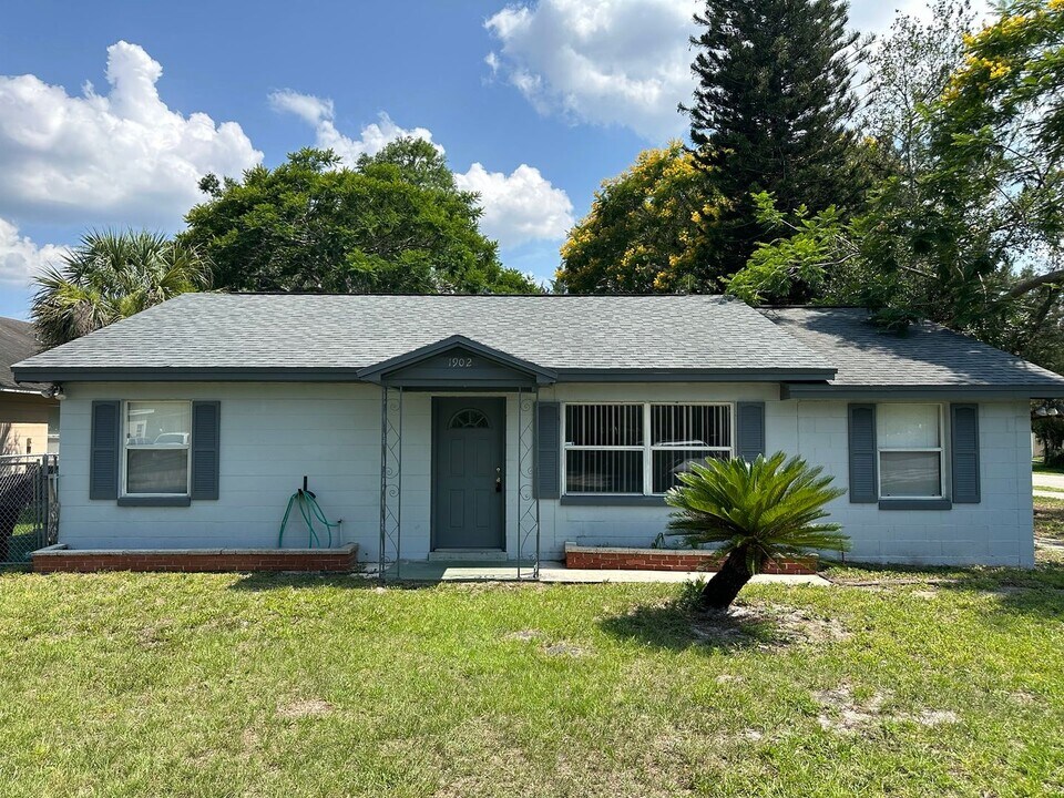 1902 Azalea Ave in Winter Park, FL - Building Photo