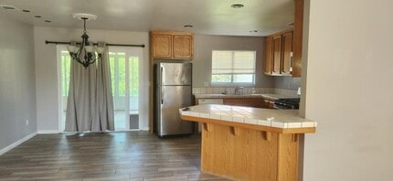 10712 Sunset Canyon Dr in Bakersfield, CA - Building Photo - Building Photo