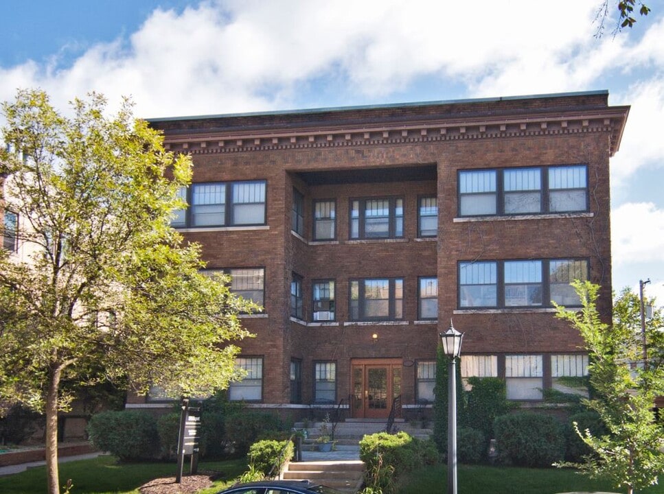 1919 Dupont Ave S in Minneapolis, MN - Building Photo