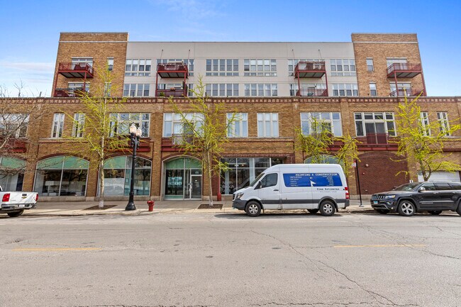 1225 W Morse Ave, Unit 304 in Chicago, IL - Building Photo - Building Photo