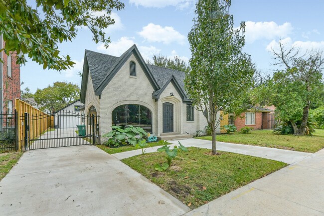 2606 Oakdale St in Houston, TX - Building Photo - Building Photo