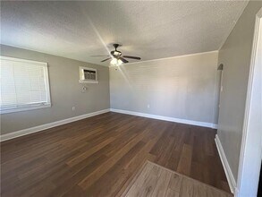 1010 Isbell St in Gretna, LA - Building Photo - Building Photo