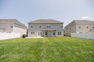 5773 Highland Grove Dr in Summerfield, NC - Foto de edificio - Building Photo