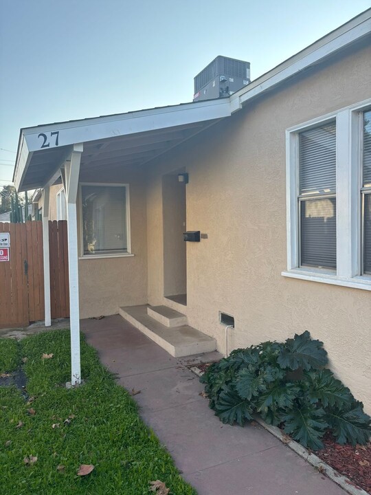 27 Quincy St in Bakersfield, CA - Building Photo